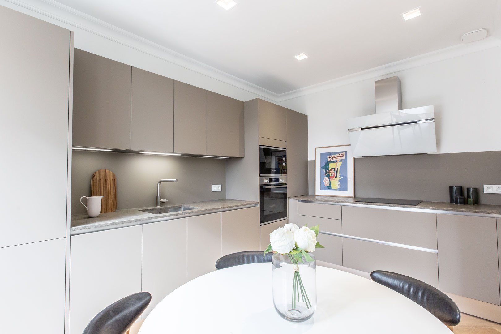 Agencement de cuisine par Atelier OCTA dans un appartement rénové à Lyon