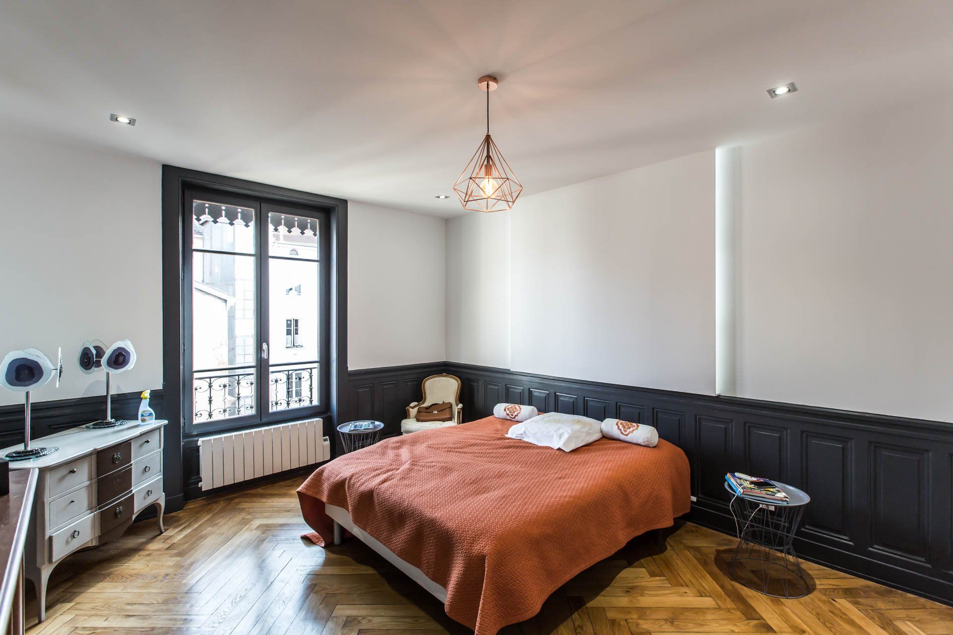 Chambre avec décoration