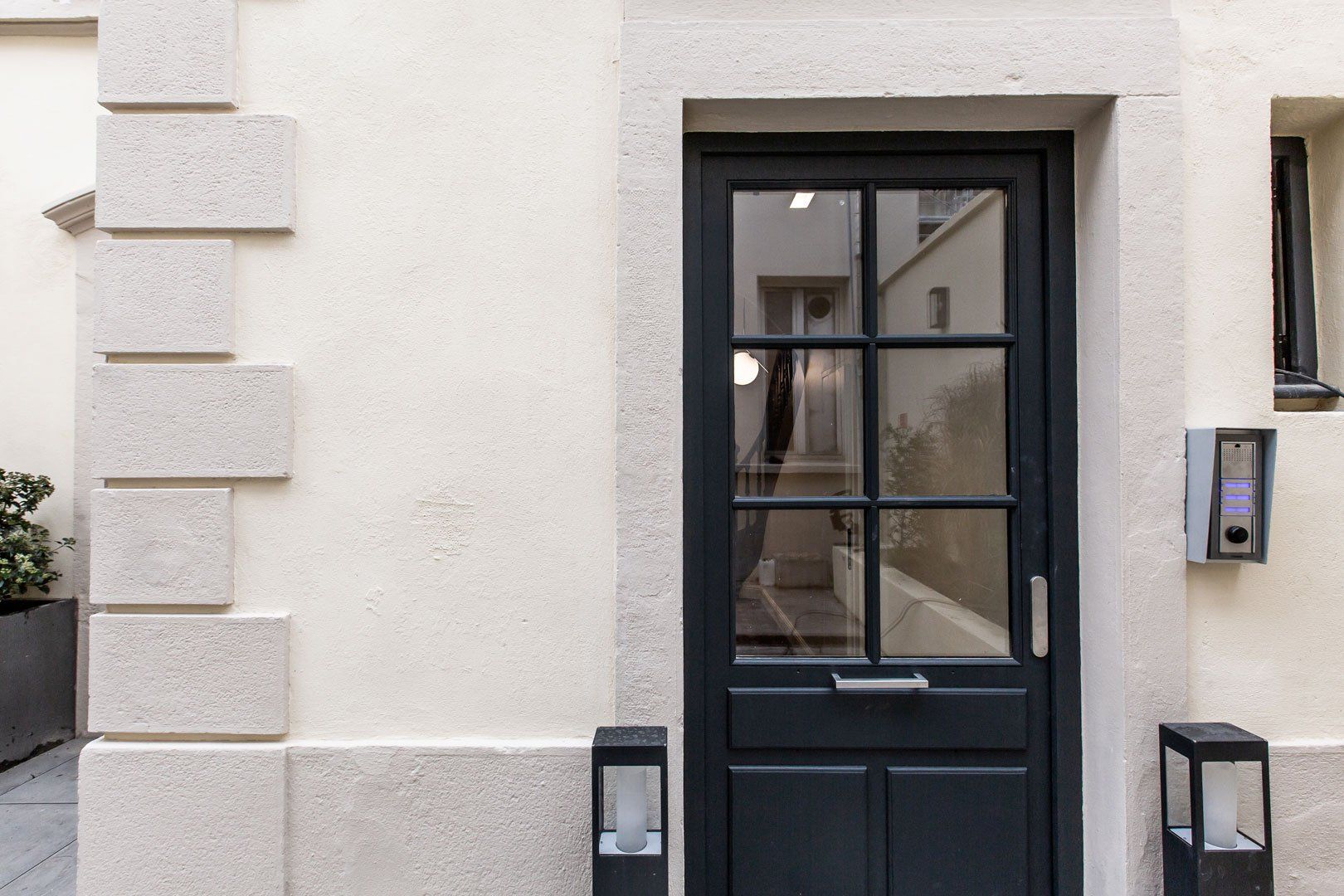 Entrée de l'immeuble après travaux de rénovation