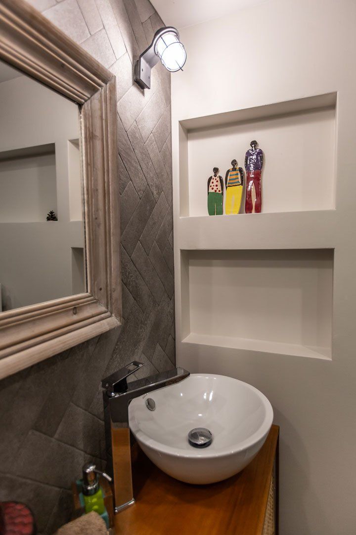 Vasque dans la salle de bain après travaux