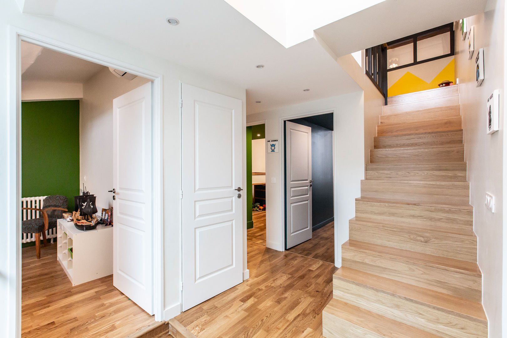 Les espaces de circulation de l'appartement sont repensés