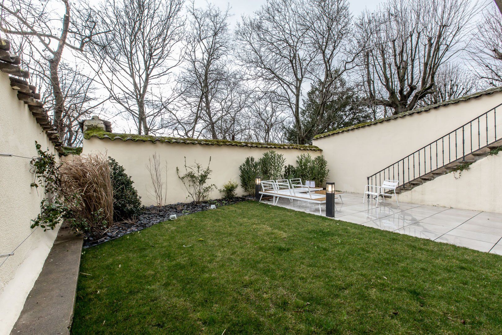 La pelouse du jardin de l'hotel particulier