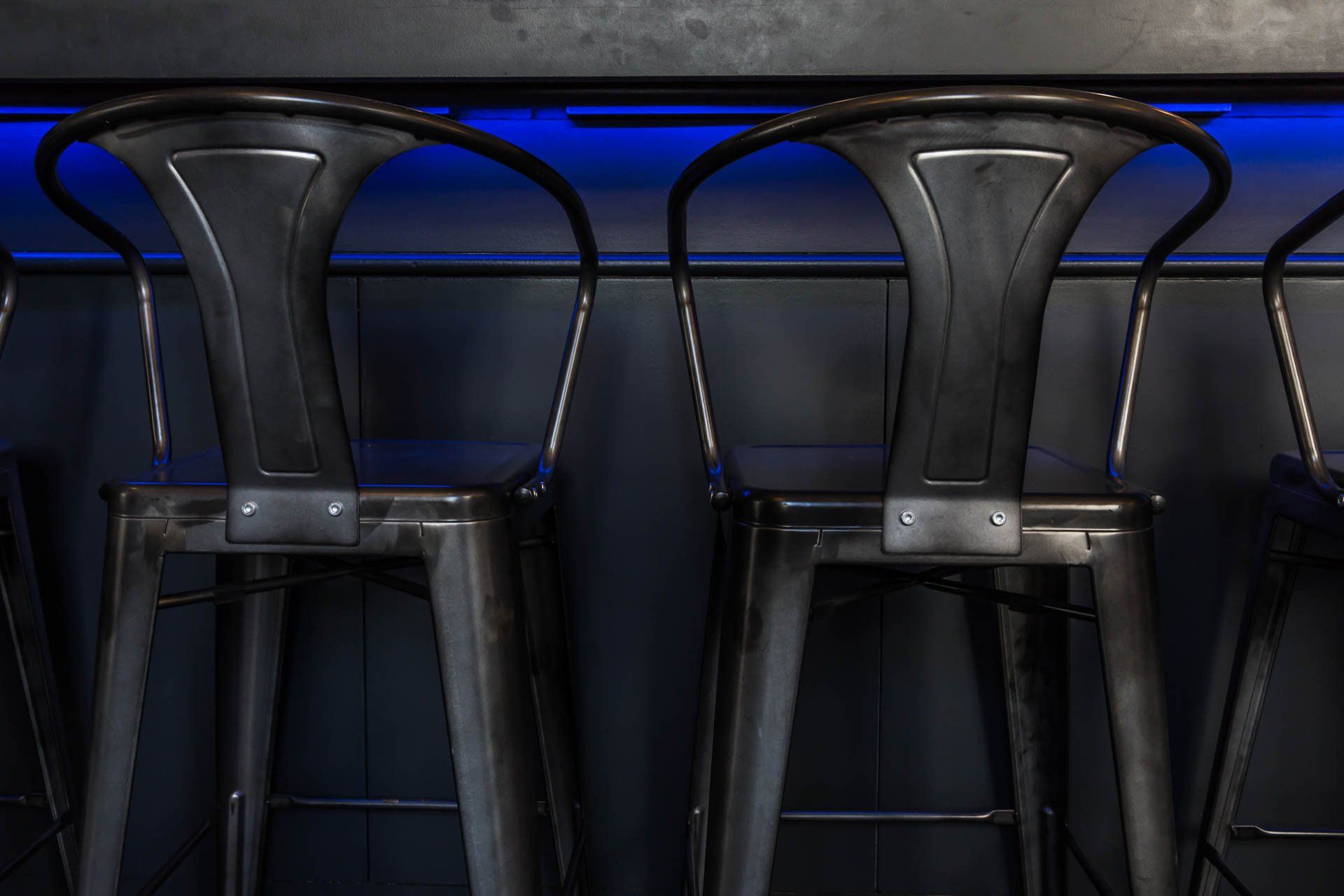 Tabourets en métal pour le bar