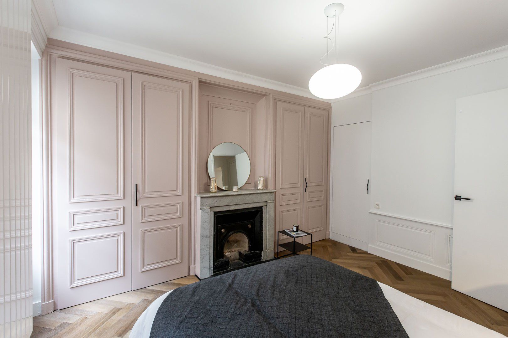 Création de placards sur mesure dans la chambre