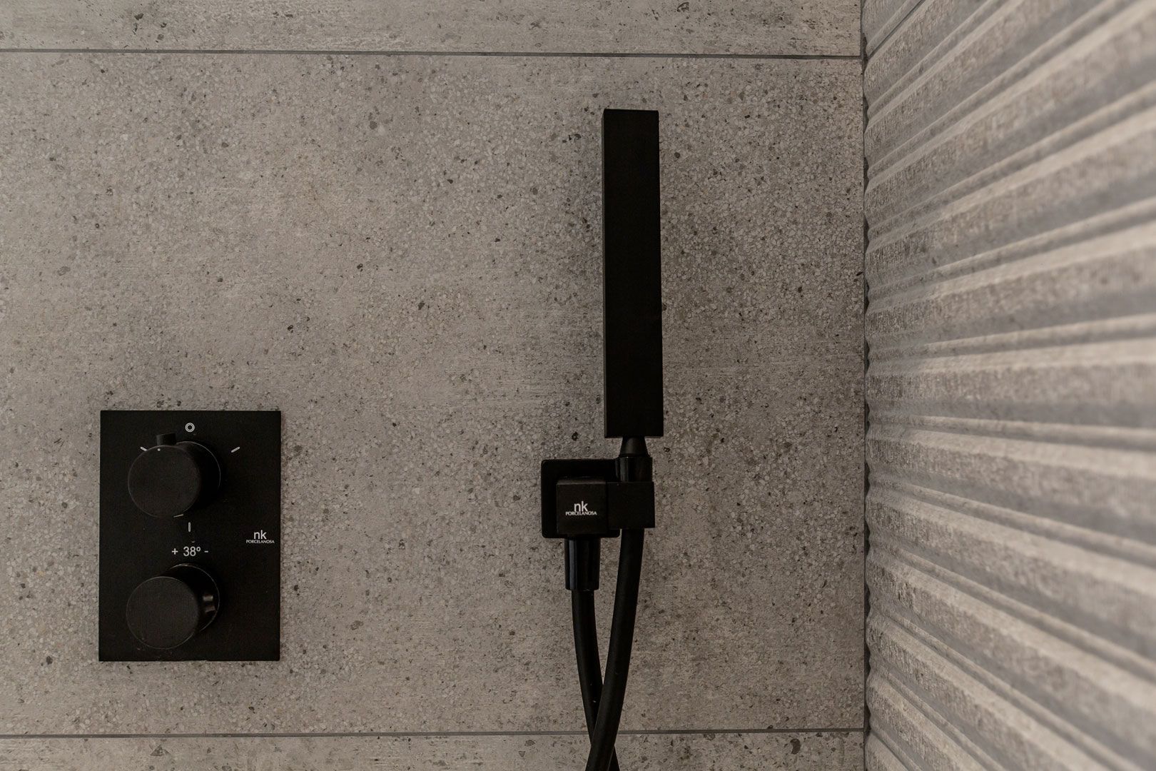 Robinetterie Porcelanosa posée dans la douche