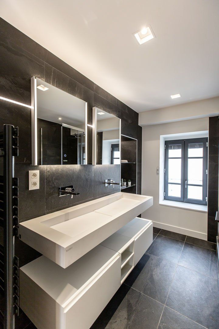 Agencement d'intérieur d'une salle de bain luxueuse