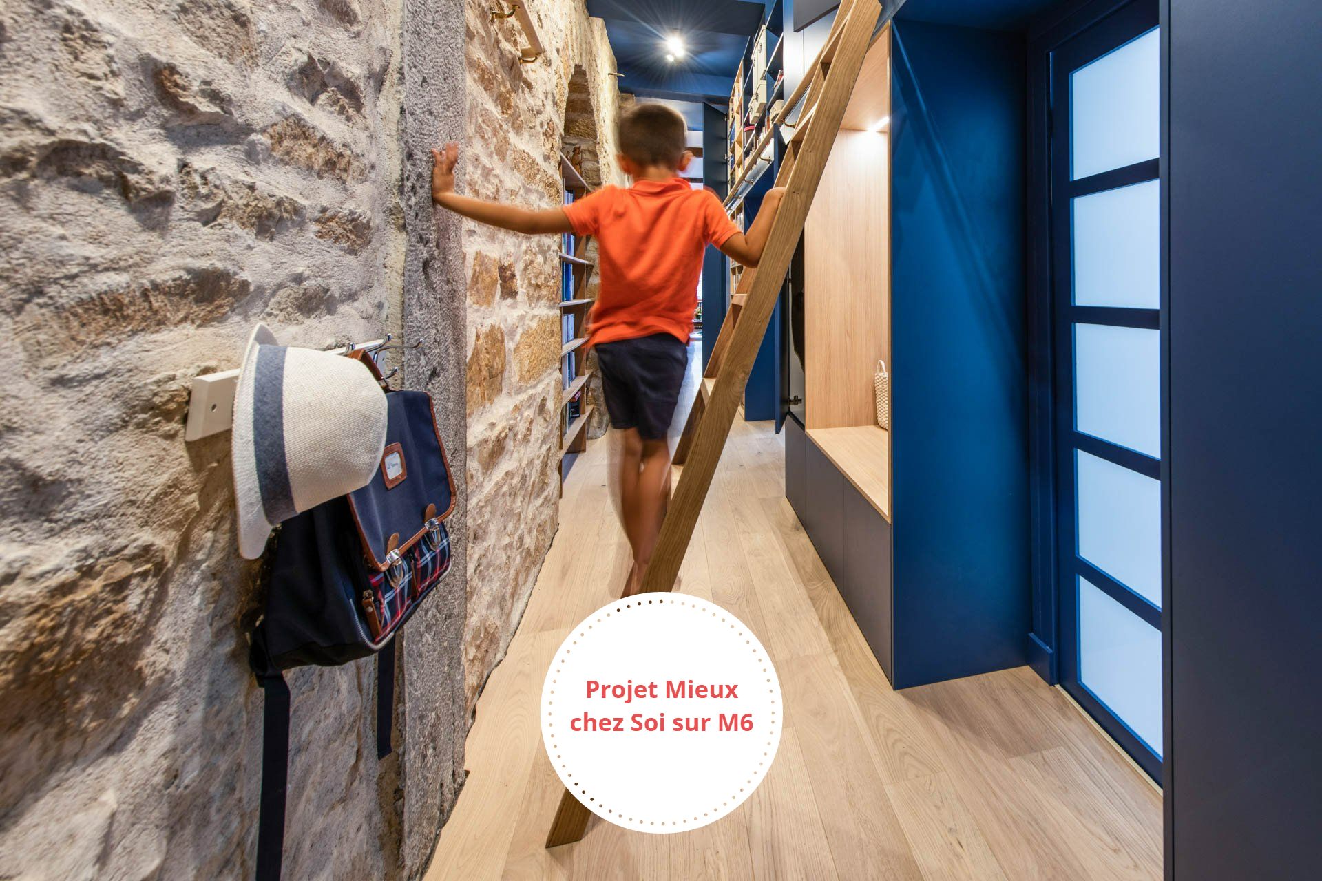 Rénovation d'appartement avec une bibliothèque sur mesure à Lyon