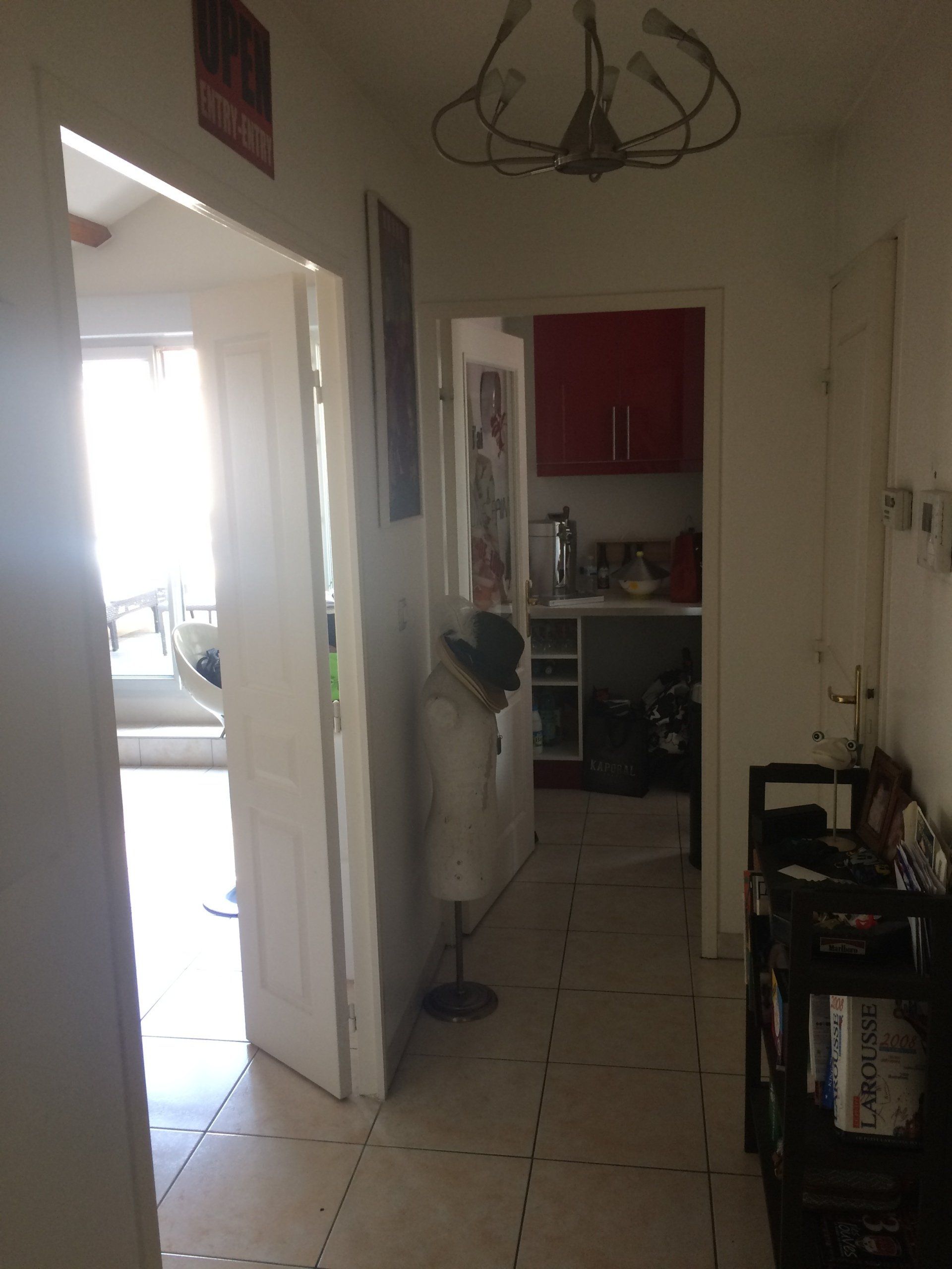 Couloir d'un appartement avant aménagement sur mesure