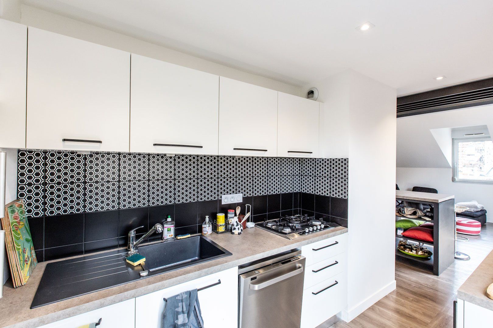 Cuisine blanche dans un appartement rénové à Lyon 3