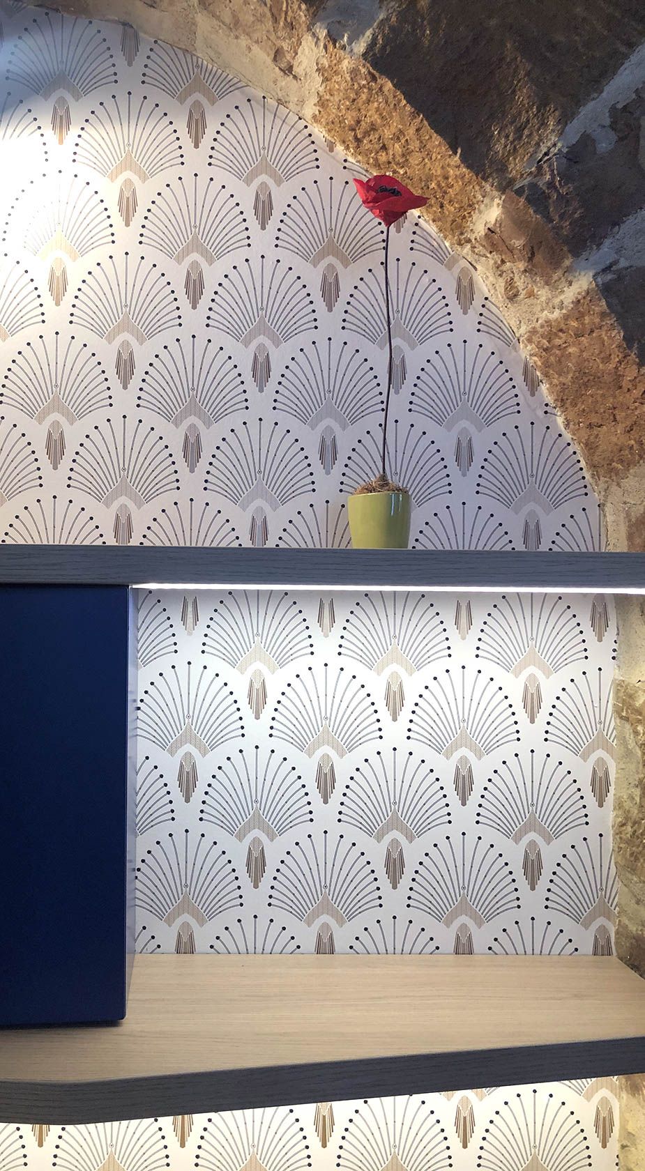 Décoration des étagères de l'entrée de l'appartement