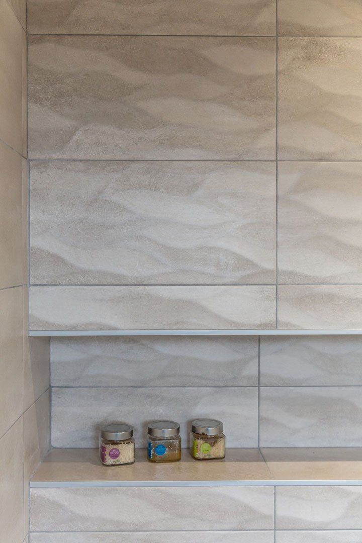 Niche sur mesure créée dans la salle de bain