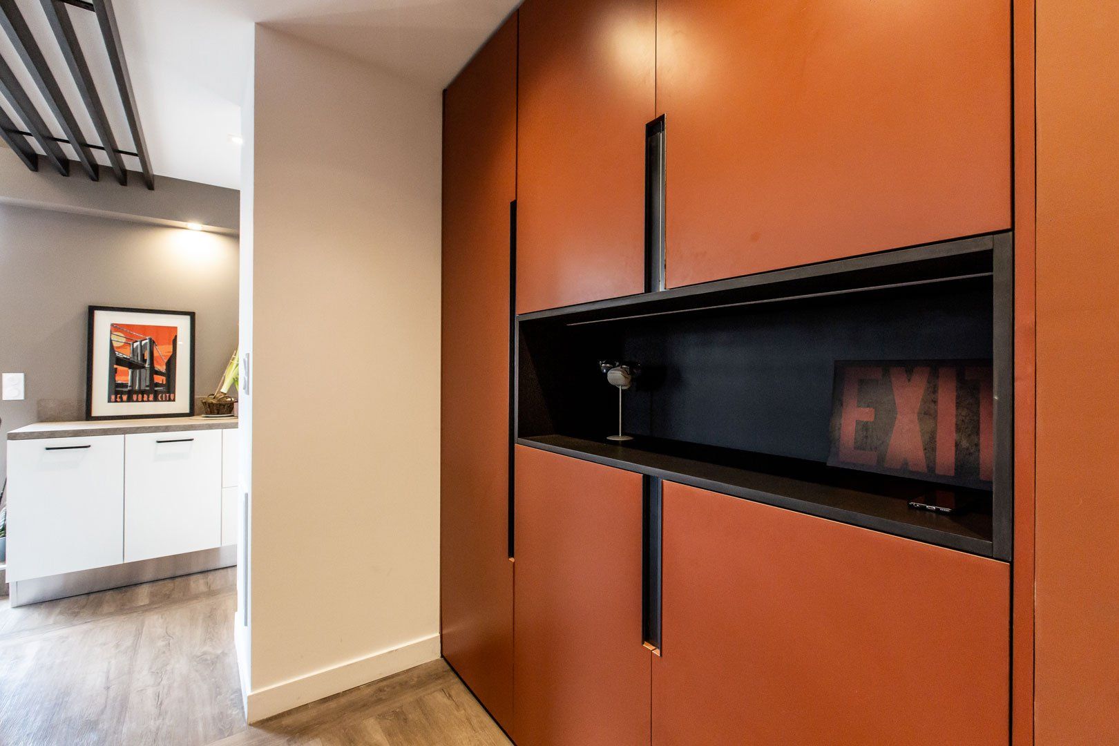 Placards avec une grande niche pour la décoration