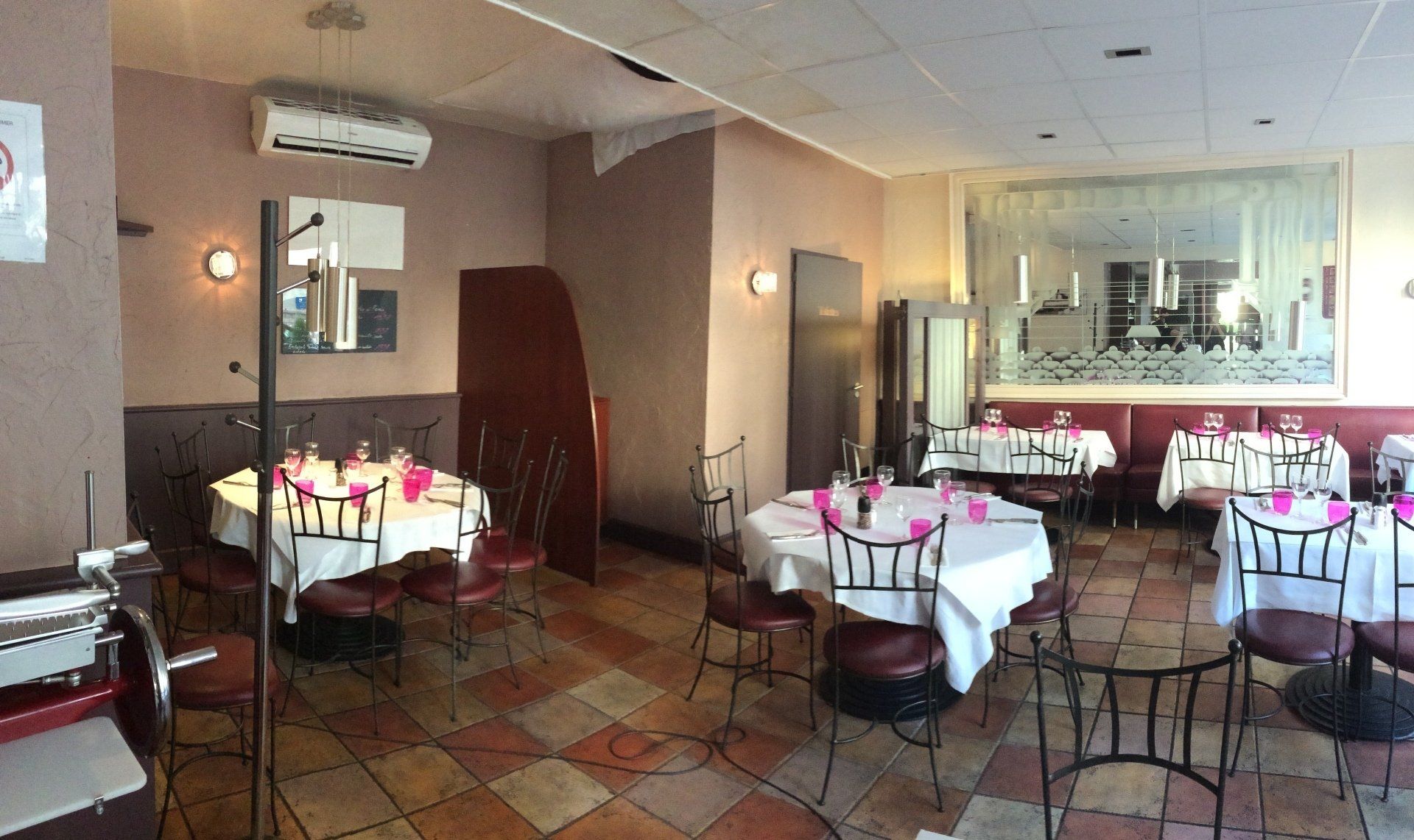 Photo du restaurant Domeva Caffé avant rénovation par Atelier OCTA