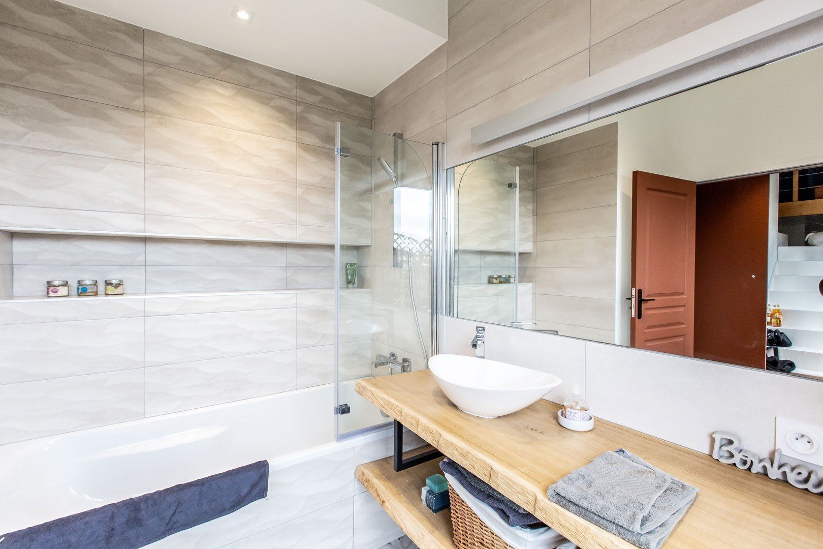 Salle de bain conçue et rénovée par Atelier OCTA à Lyon