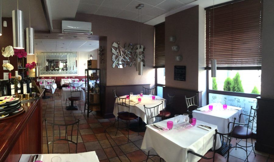 Salle de restaurant avant travaux