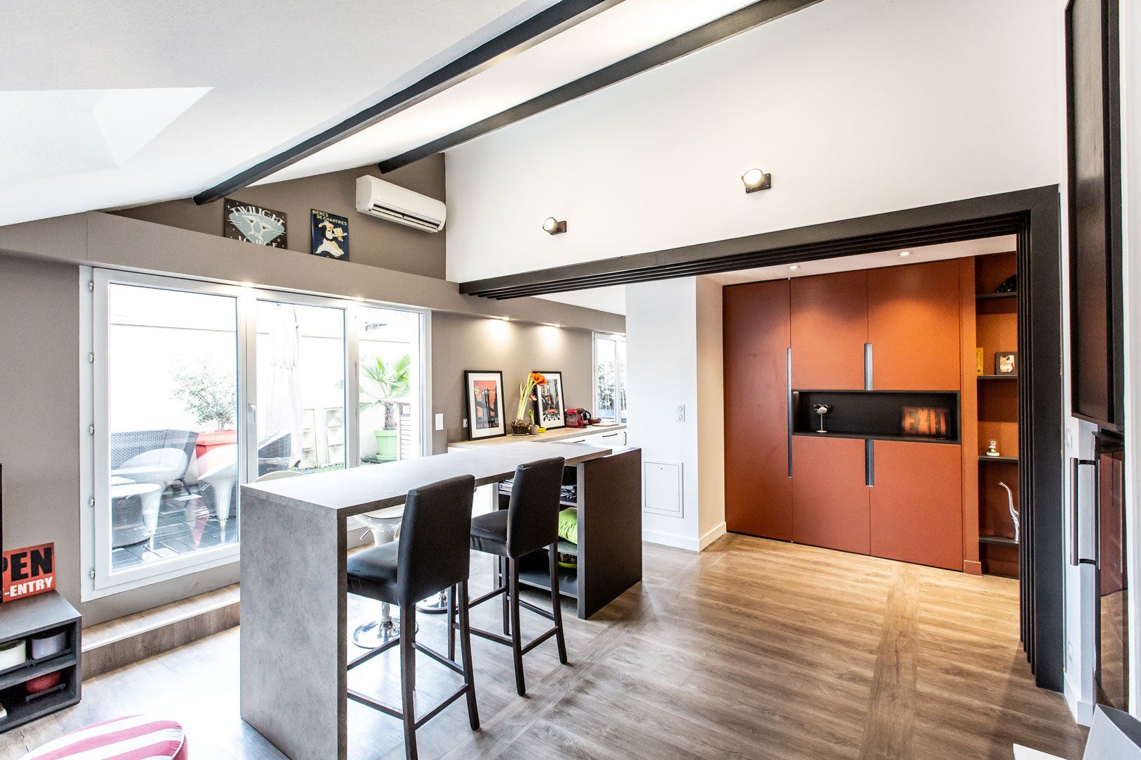 Salon lumineux après travaux