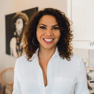 Lesli Harris - Headshot