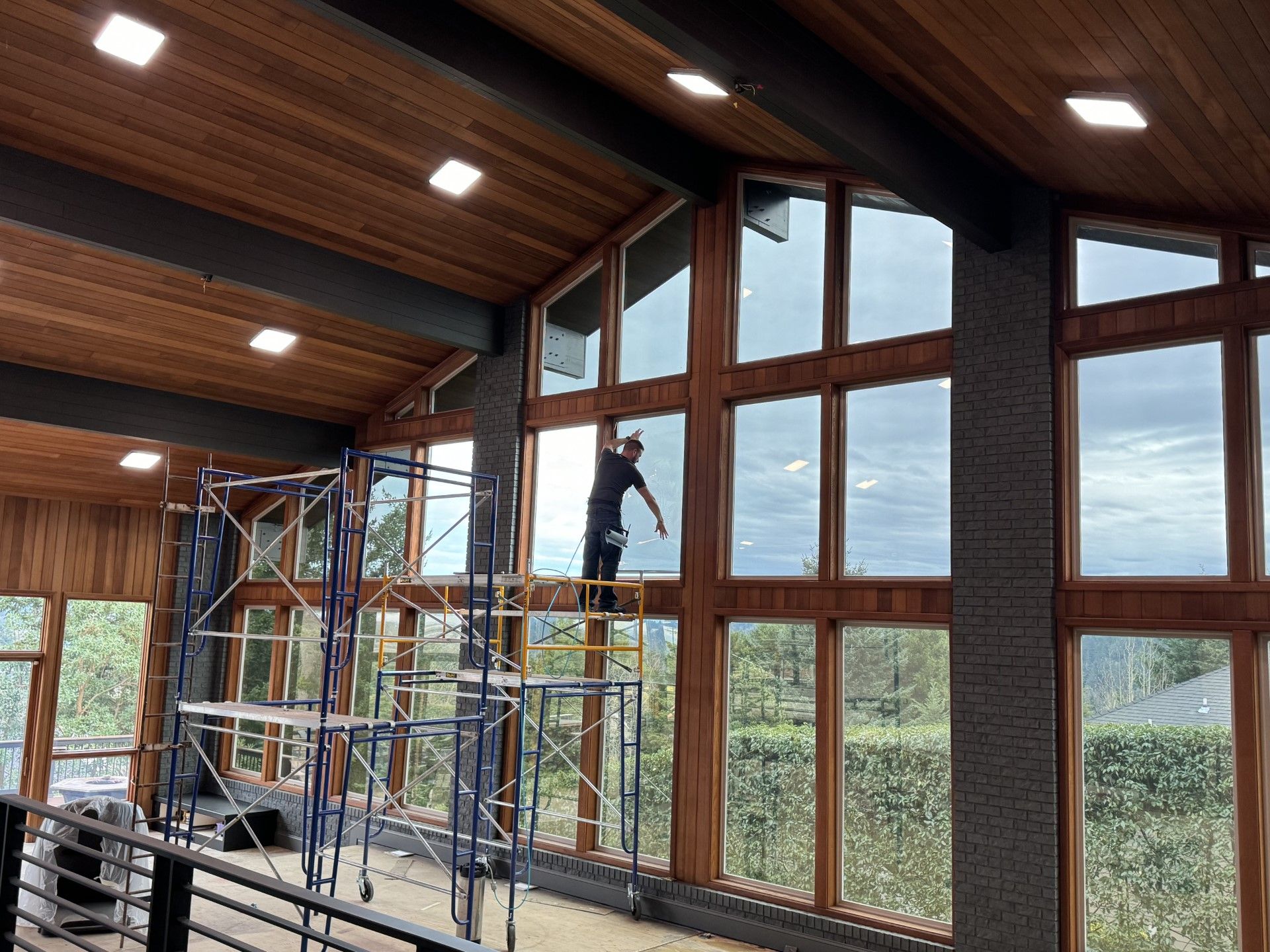 COMMERCIAL AND RESIDENTIAL WINDOW TINDING