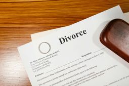 A piece of paper with the word divorce on it