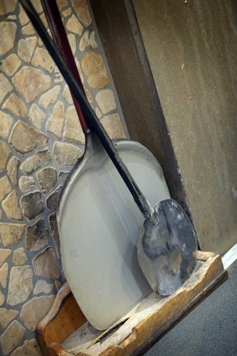 Strumenti per infornare la pizza