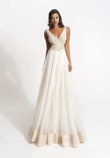 sleeveless ivory wedding dress