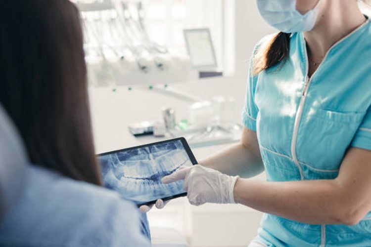 Showing X-Ray To Patient — Leeton, NSW — Leeton Orthodontics