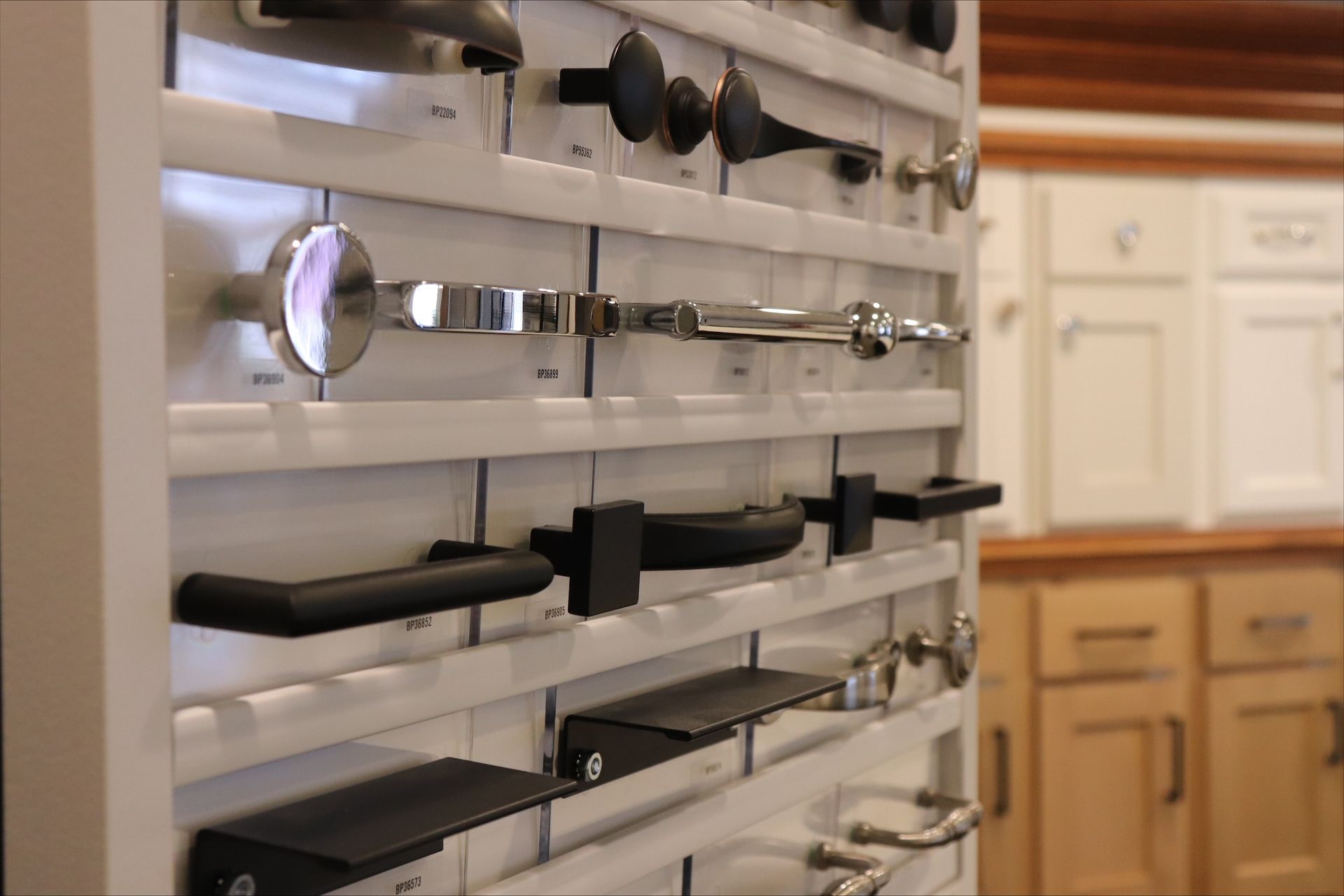 There are many different types of door handles on display.