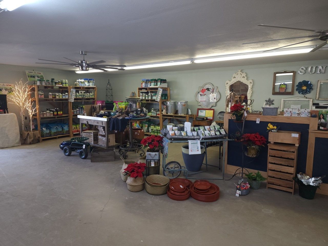 A large room filled with lots of furniture and decorations.