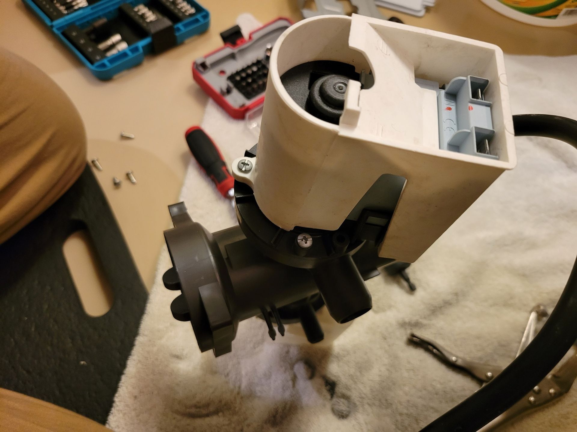 A machine that has the letter g on it