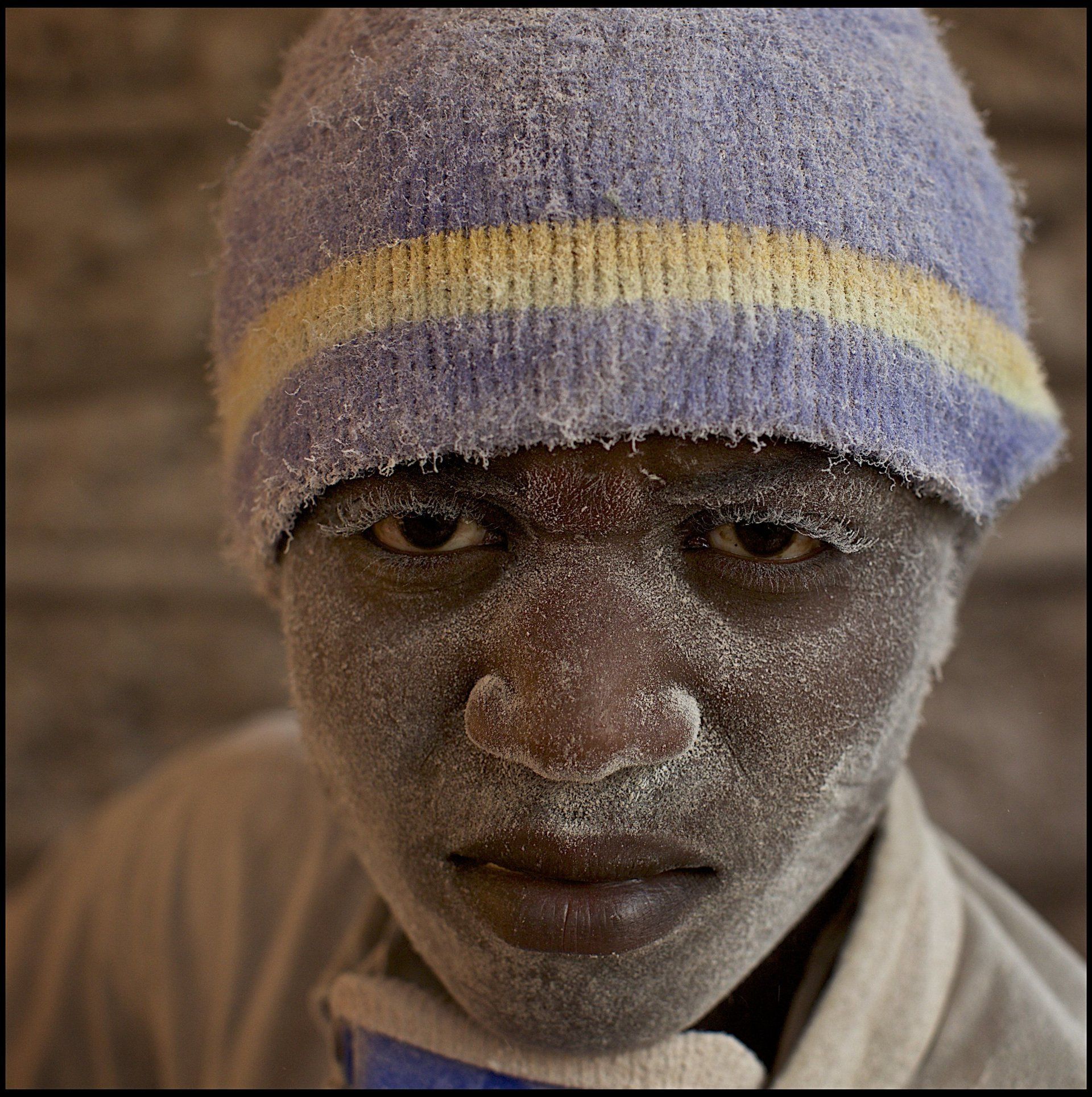 VII Foundation: A man whose face and head is covered with sand