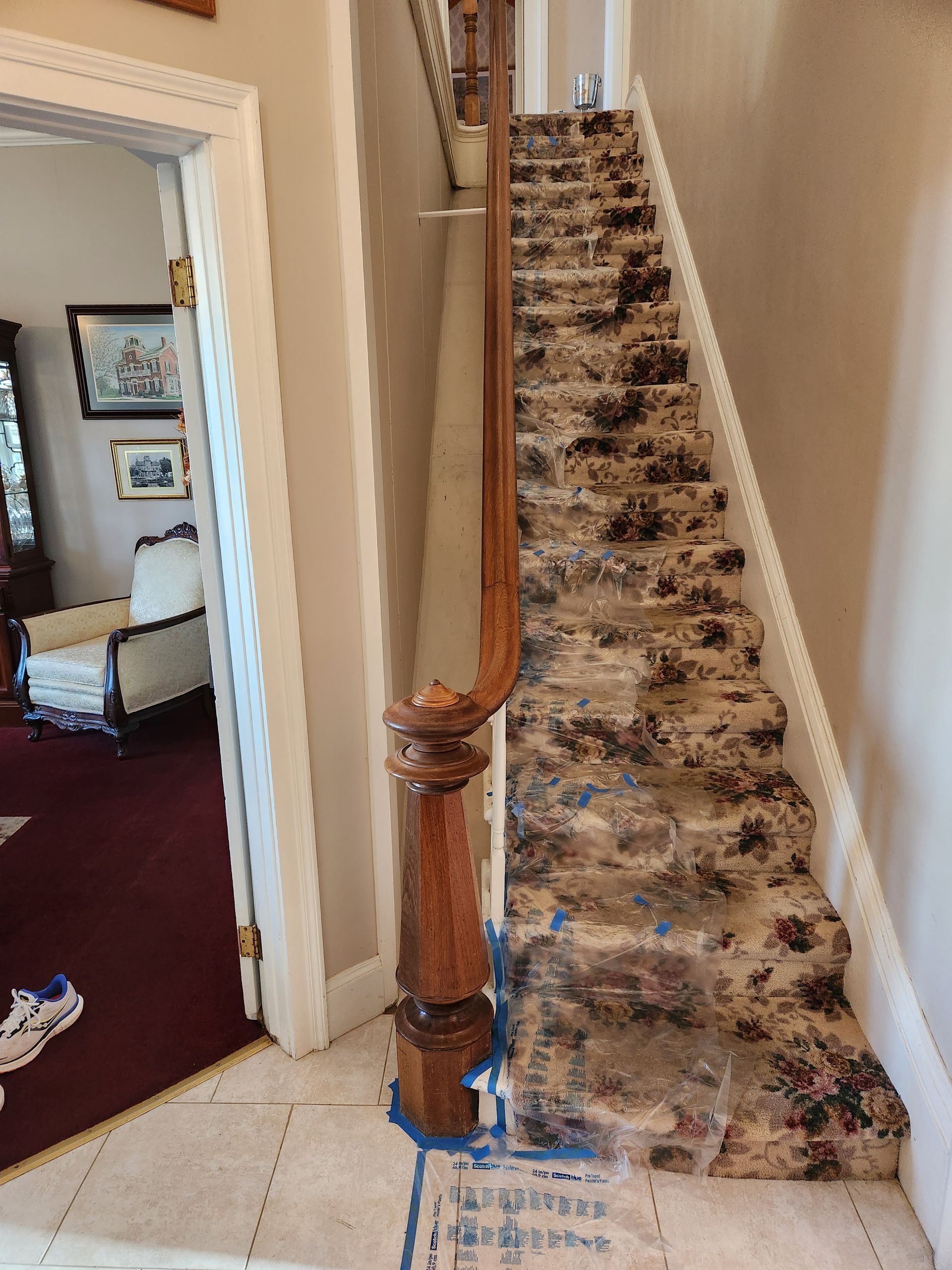 bannister of house before refinishing