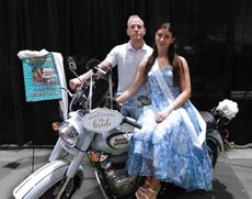 Couple at Tampa Bay Times Wedding Show