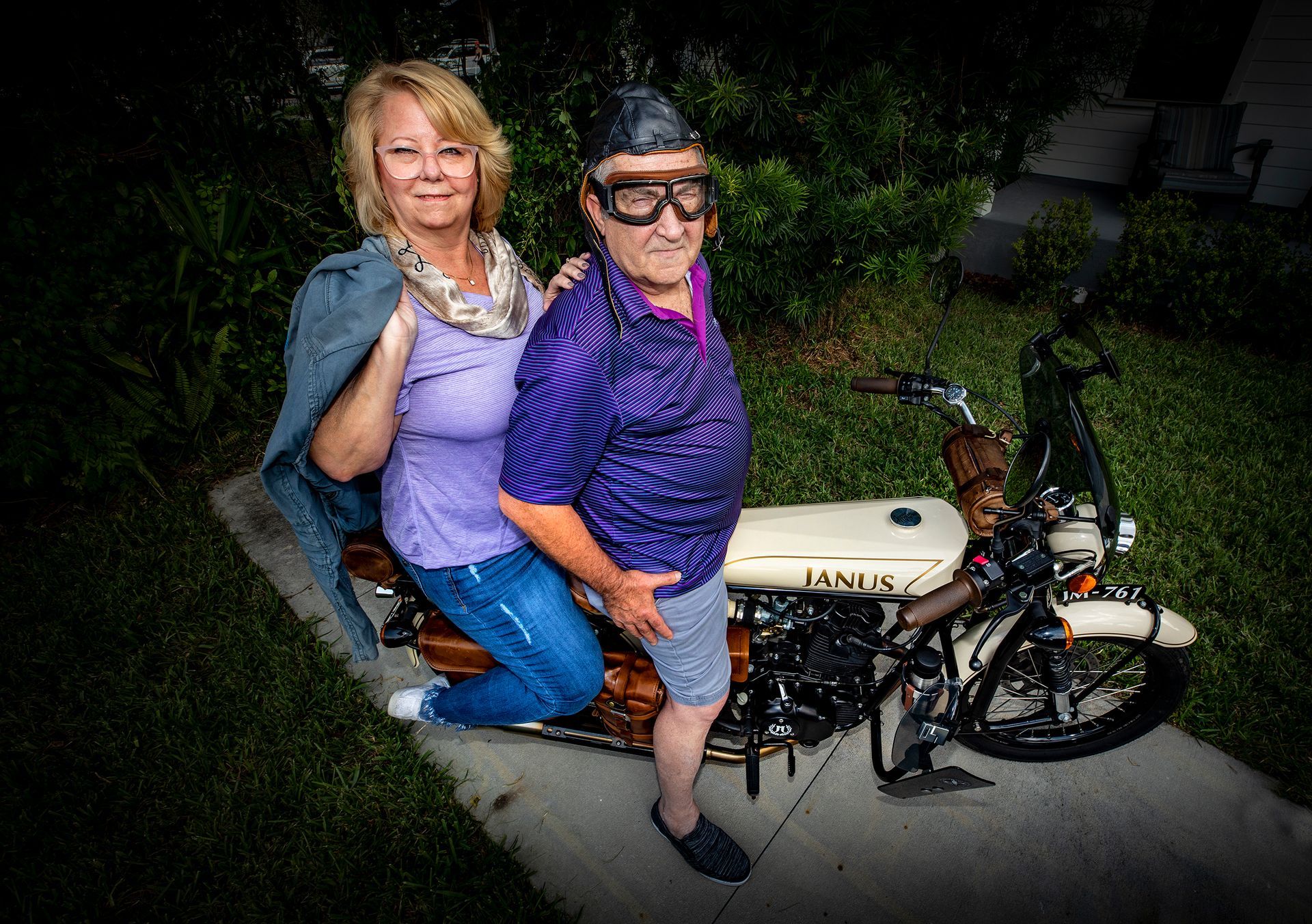 Couple on Janus Halcyon