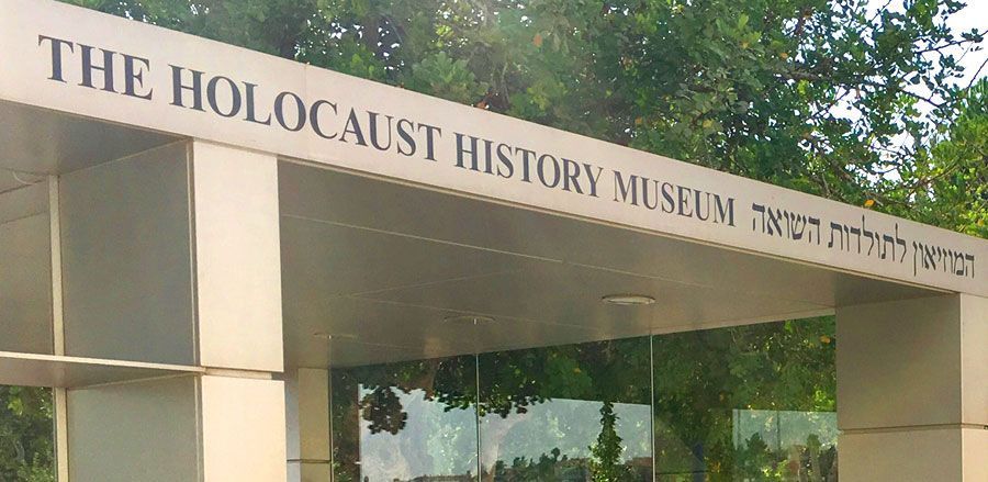 A sign that says the holocaust history museum on it