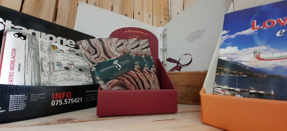 espositori e raccoglitori personalizzati