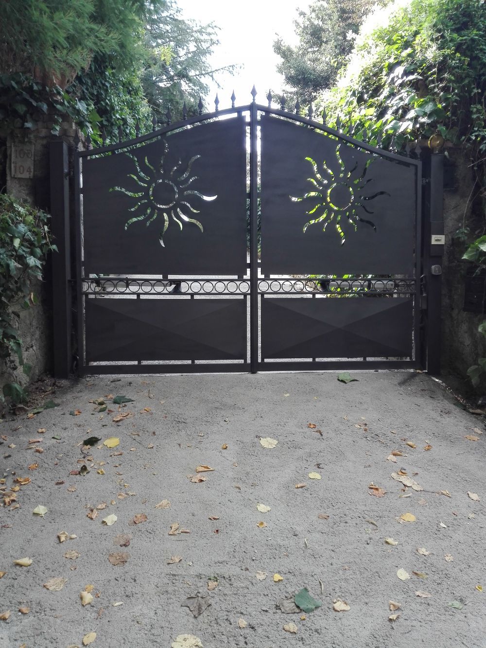 cancello in ferro a doppio battente