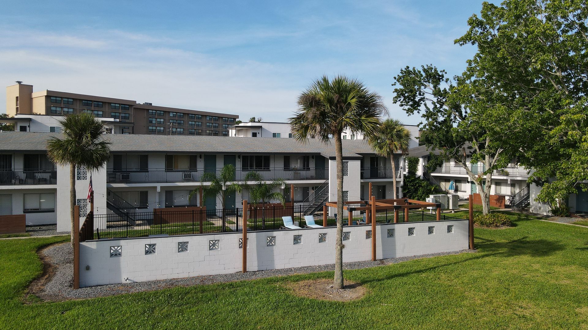 A large apartment building