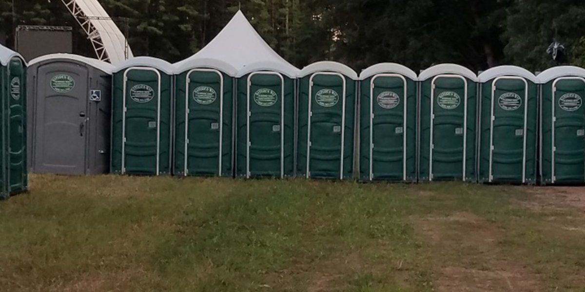 Flushable portable toilets