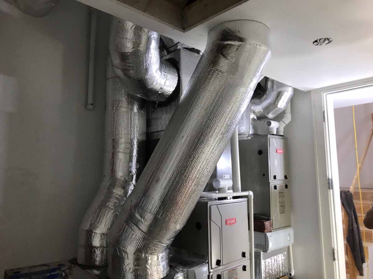 A room with a lot of pipes coming out of the ceiling.