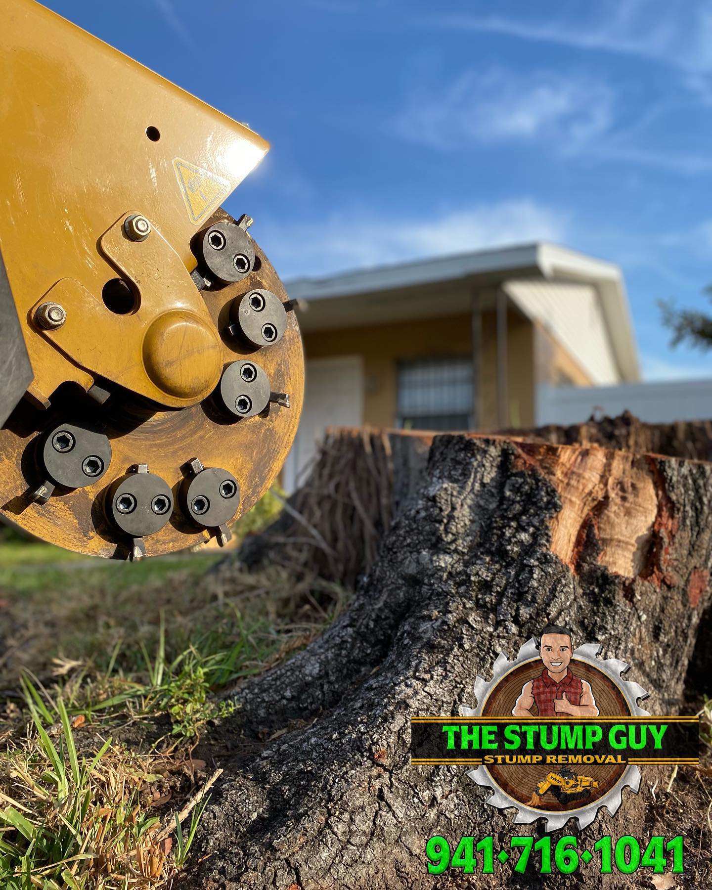 Stump grinder removing tree stump, yellow metal, in front of a house on a sunny day. Logo: 