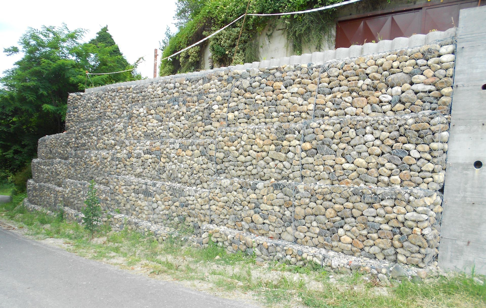 consolidamenti con pietre in gabbioni