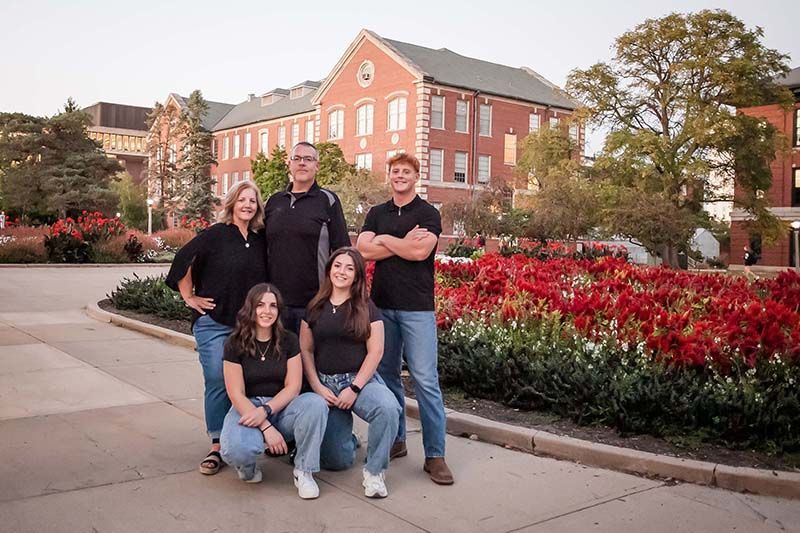 Family Photo Session on Illinois State University Quad