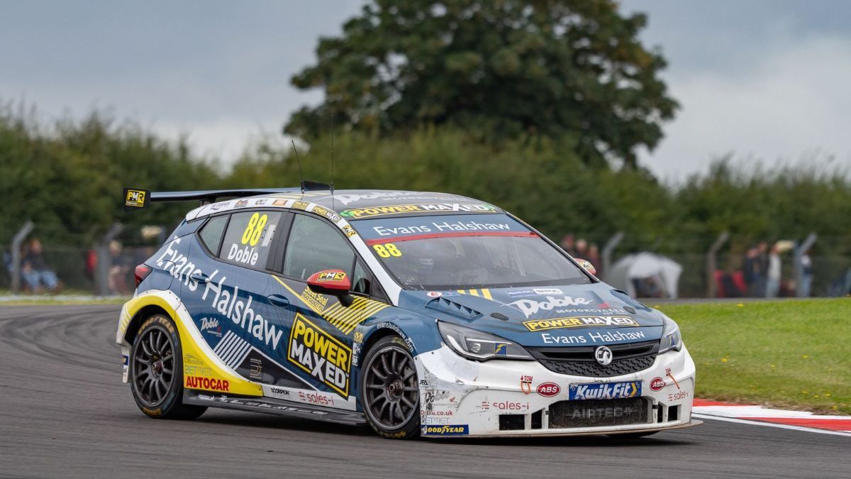 Mikey Doble charges to pivotal Jack Sears Trophy victory at Donington Park