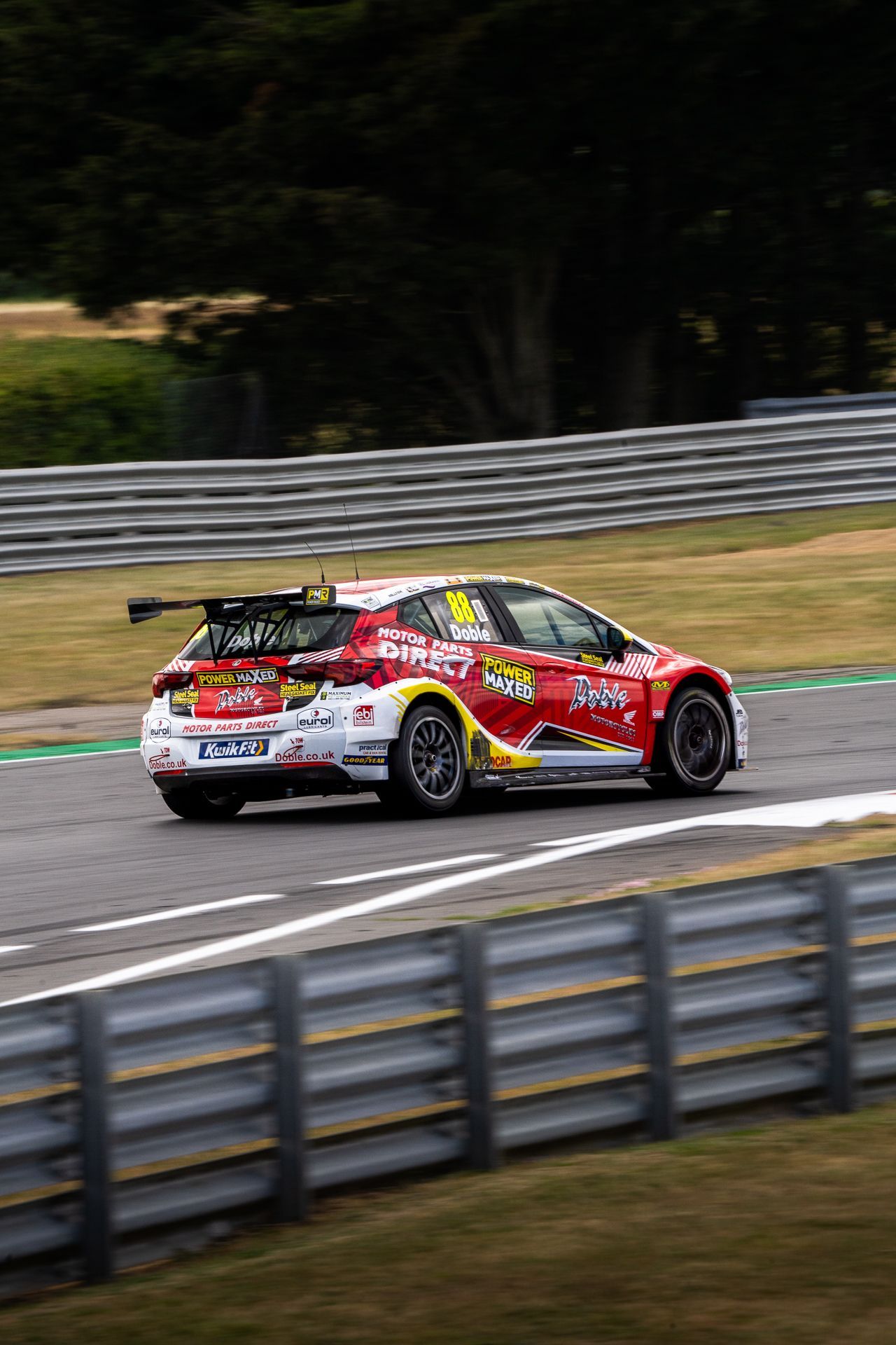 Mikey Doble about to go around corner at Snetterton 2025 