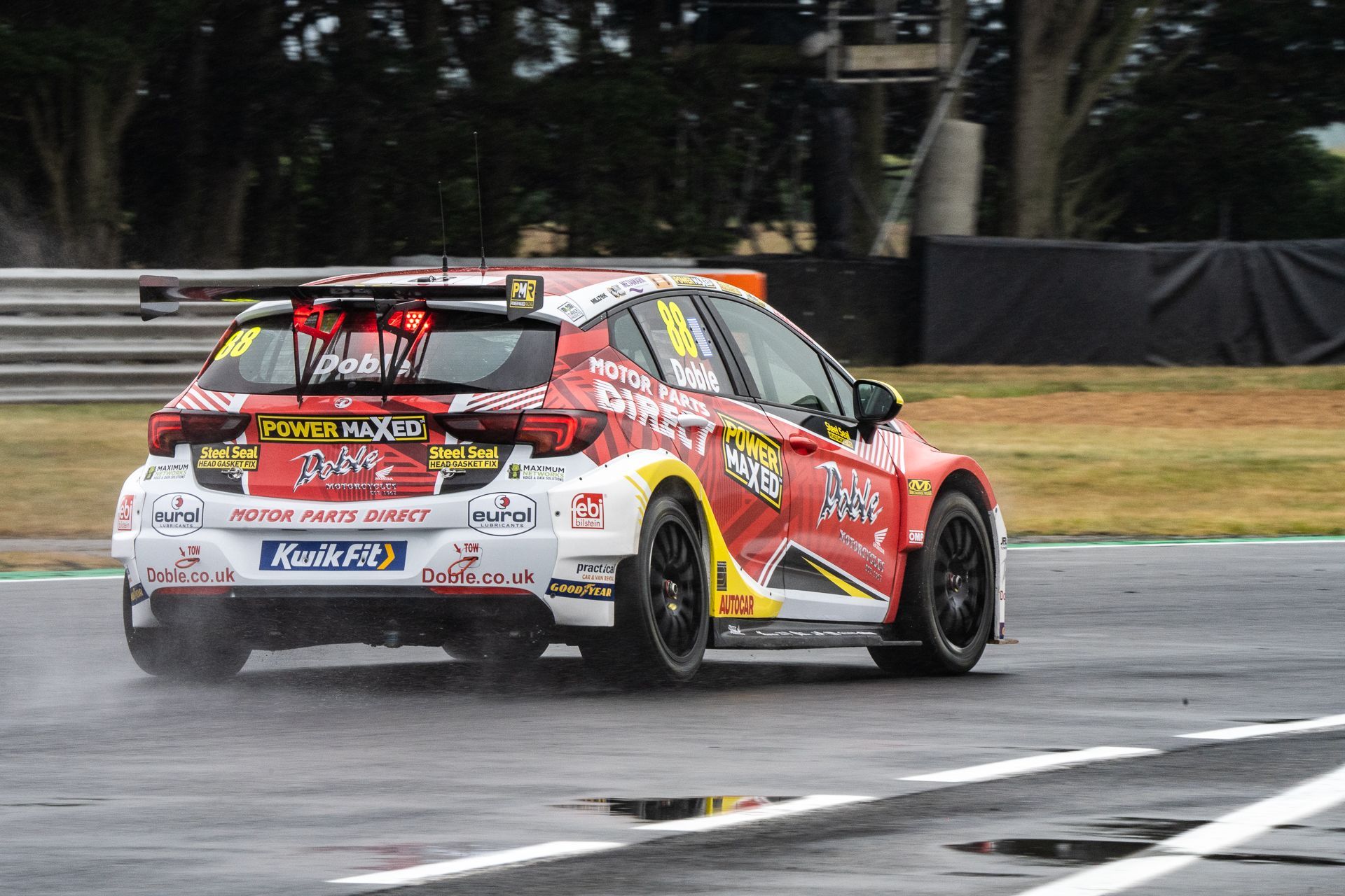 Mikey Doble racing on wet circuit at Snetterton 2025