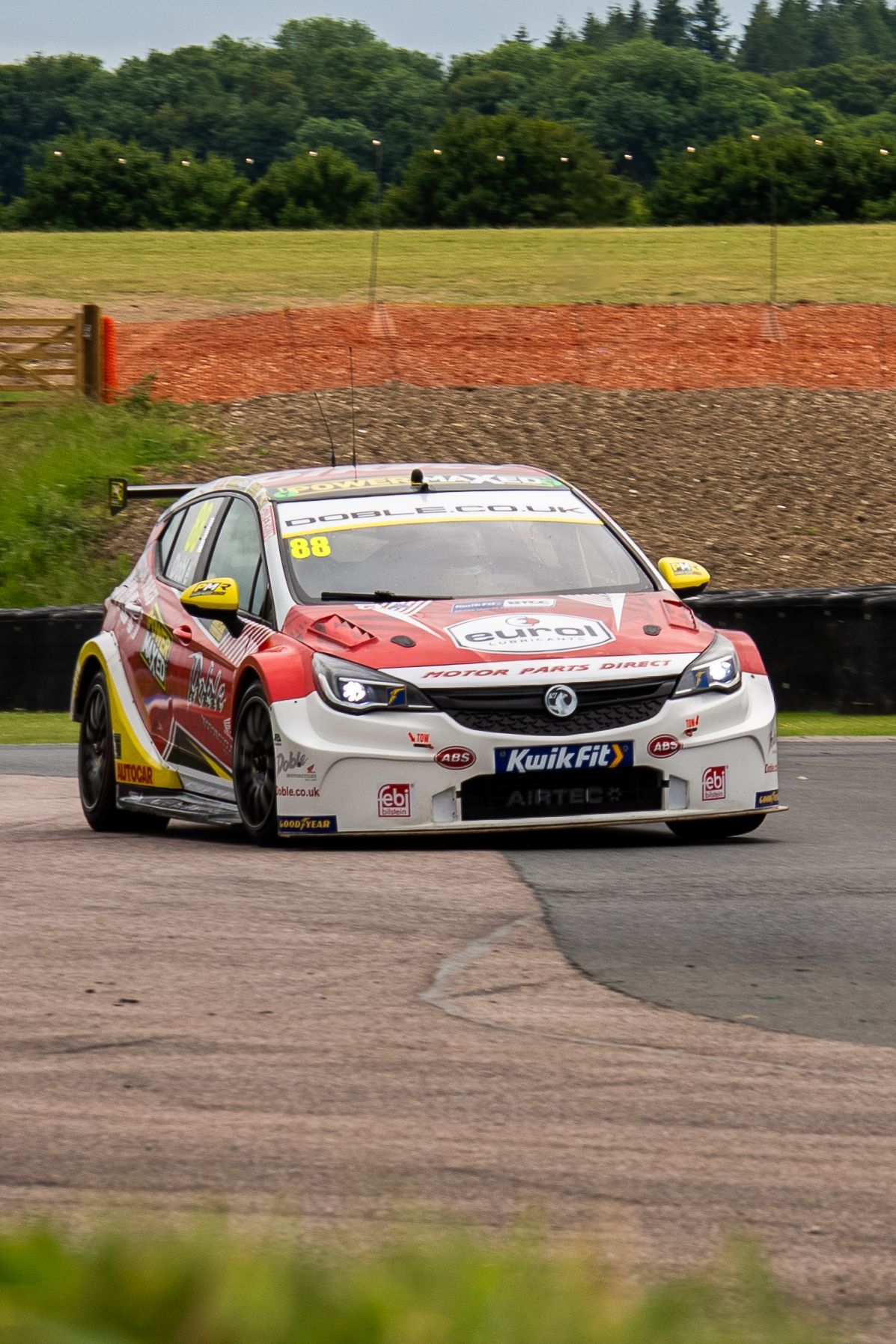 Mikey Doble aggressively turning mid-chicane at Thruxton 2025 BTCC