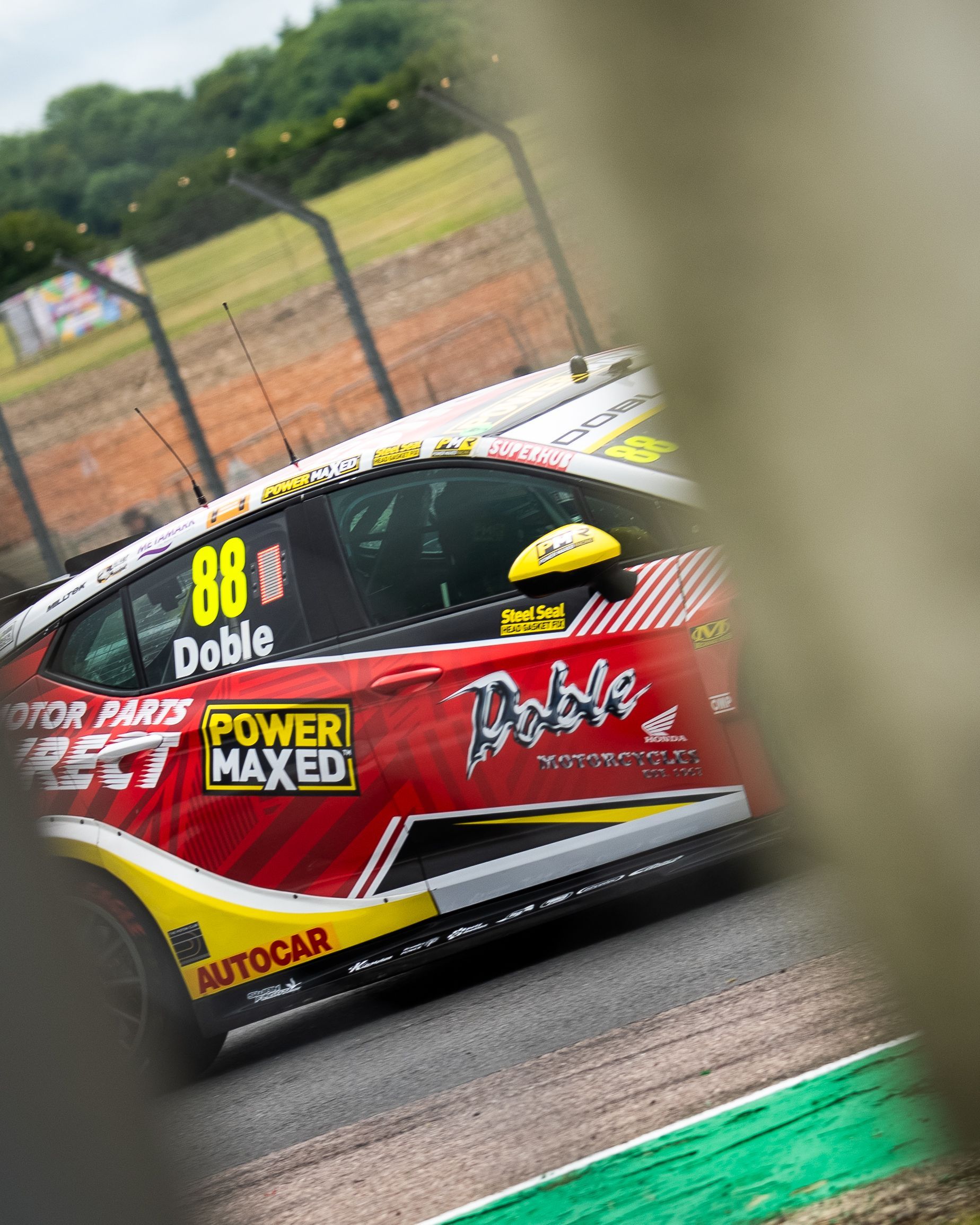 Mikey Doble's BTCC car through trees at Thruxton 2025