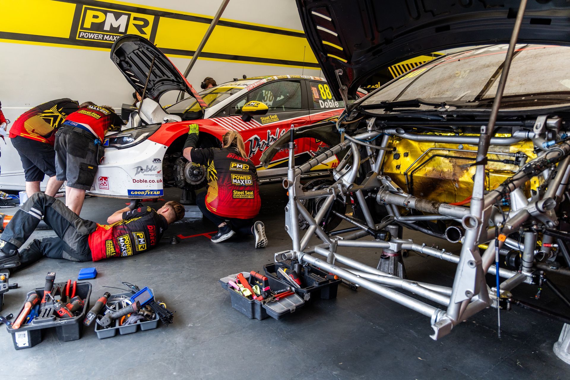 Power Maxed Racing team swapping over engine from Nick Halstead's abandoned car at Thruxton BTCC 2025