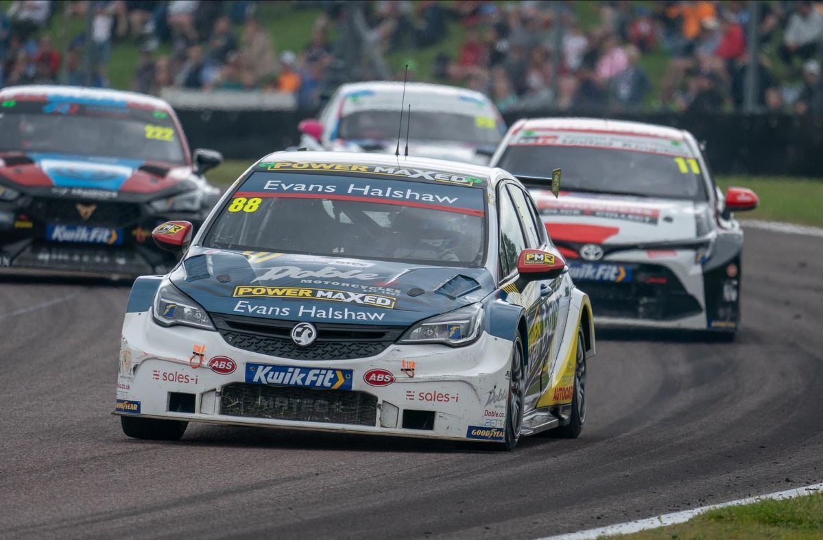 Mikey Doble maintains Jack Sears Trophy lead at Thruxton