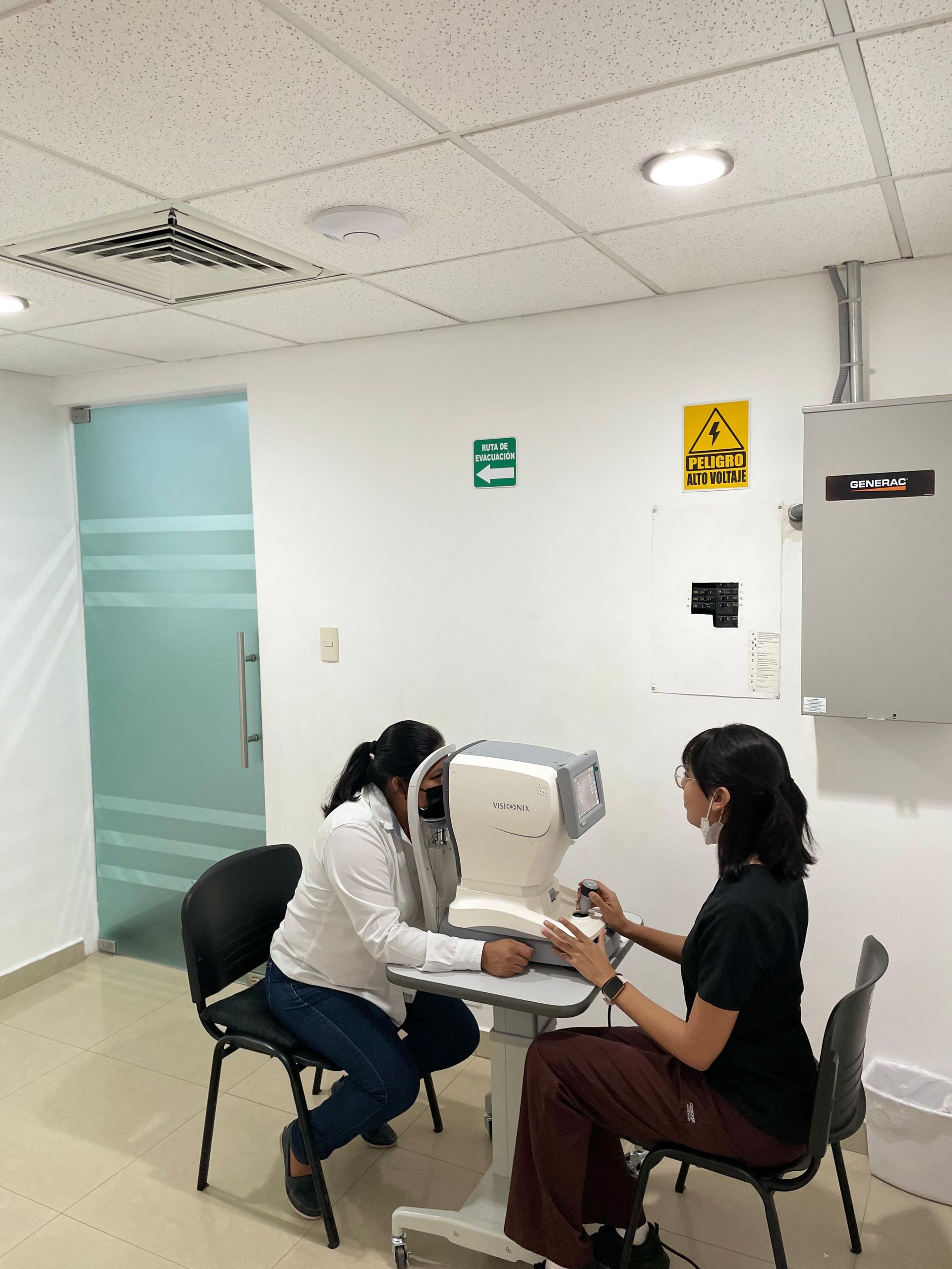 RETINA Y OFTALMOLOGIA LASER - CAPSULOTOMIA